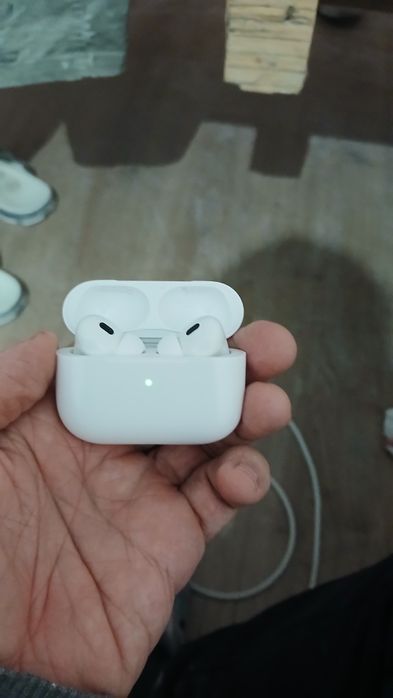 Продаю безпроводные наушники Аир ботс.