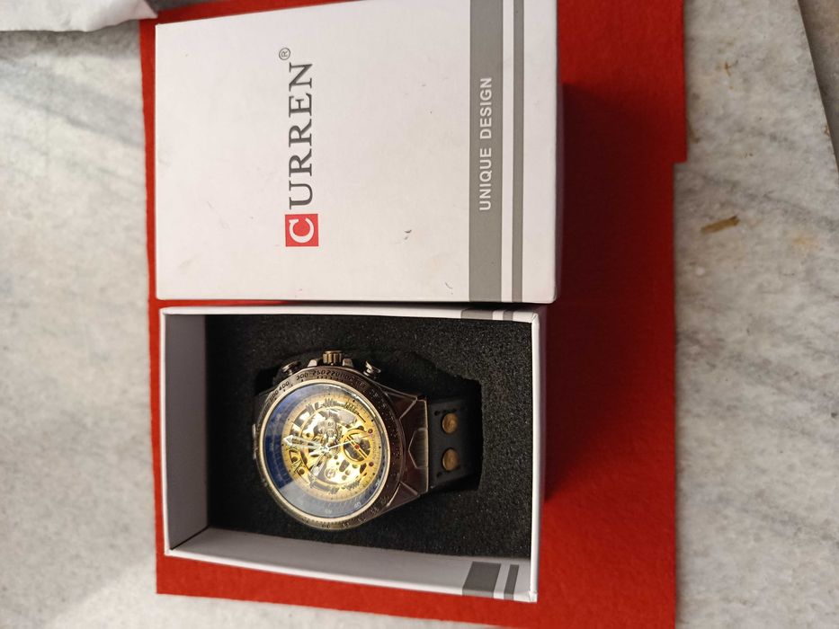 Часы механические с автоподзаводом.