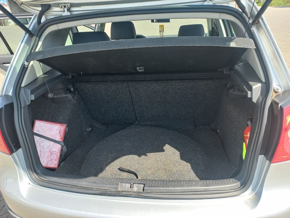 Vând golf 5 cu motor defect