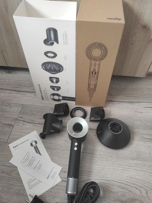 Uscator de par Dyson Supersonic HD08