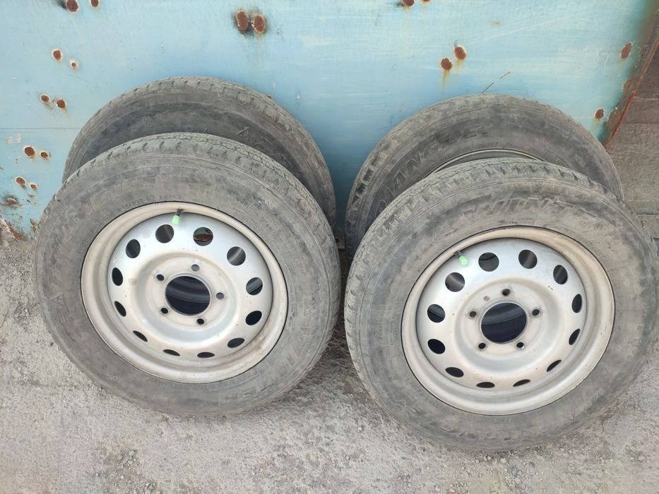Диски с резиной на Ниву.