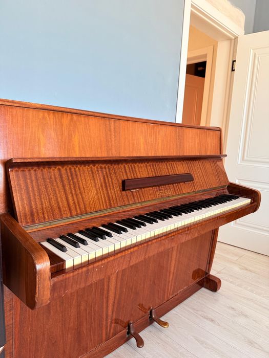 Продам фортепиано PETROF (Чехия)