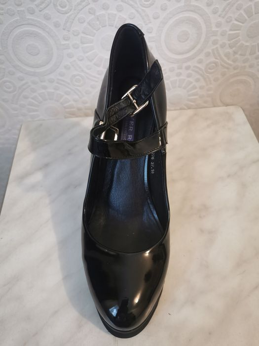 Женские босоножки