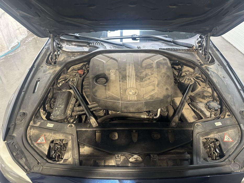 Detailing auto/recondiționat interioare piele/ material