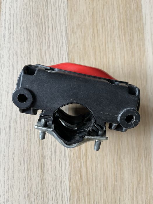 Стойка, скоба за захващане на детско столче