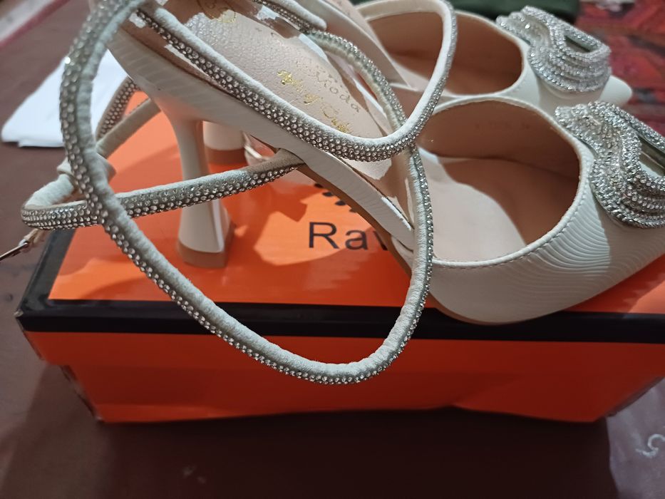 Bastanochka oq rangli