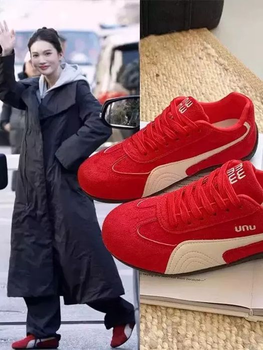 Ayollar uchun sport krossovkalari