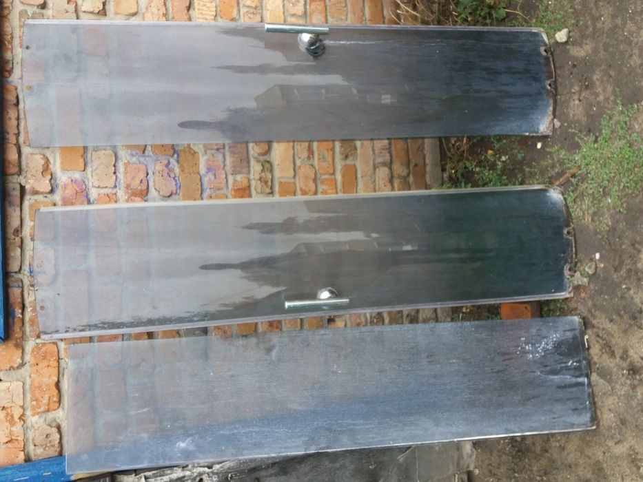 Продам и двери  стекла для душевой кабины.