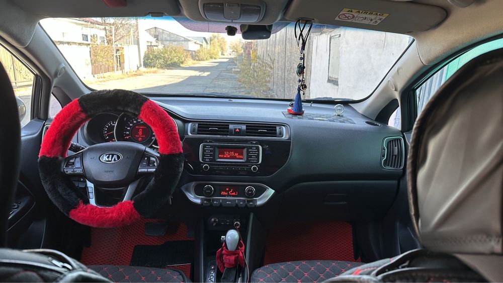 Продам KIA RIO 2015 гв, обьем 1,4