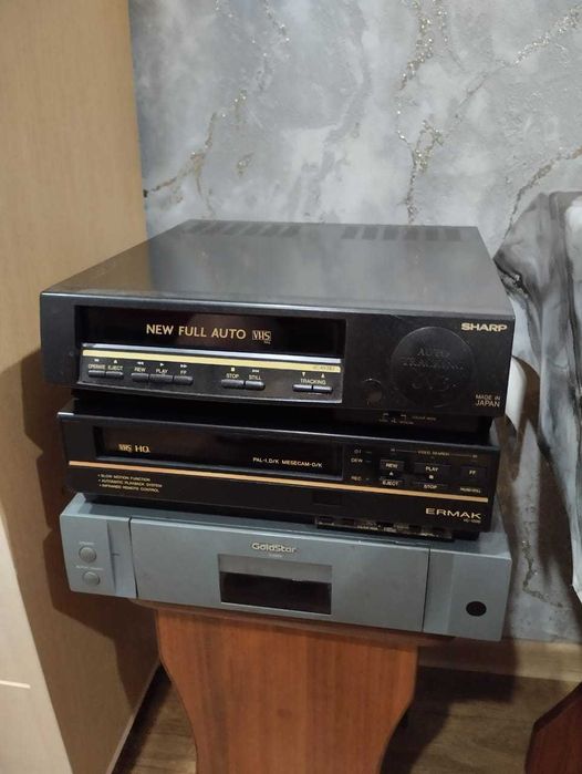 Продам три видеомагнитофона Sharp, Goldstar, ERMAК
