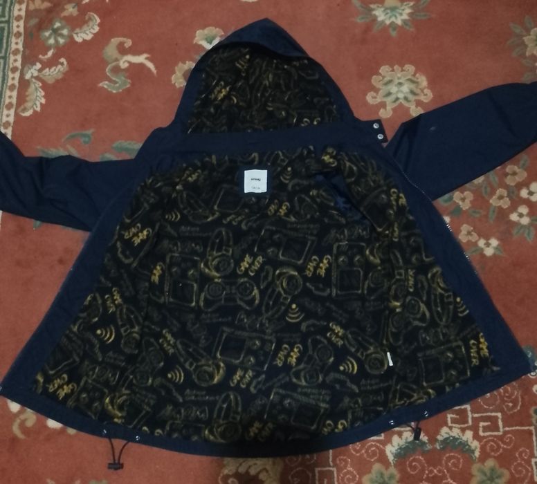 Детско яке с качулка почти не употребявано!