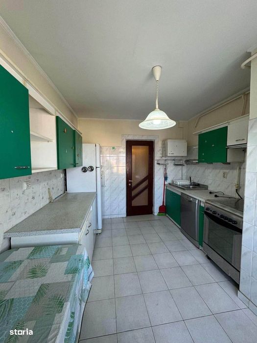 De vanzare apartament 4 camere, pe Bd. Roman Musat,2 bai si 2 balcoane