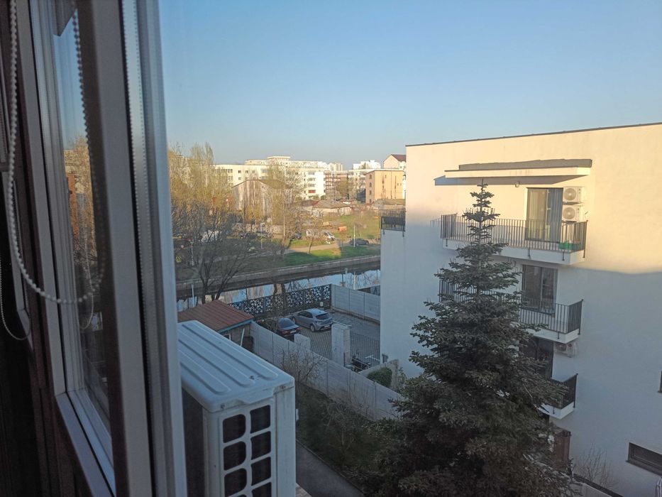 Închiriez garsoniera