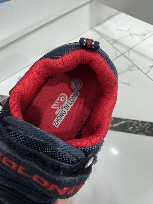 Кроссовки детские