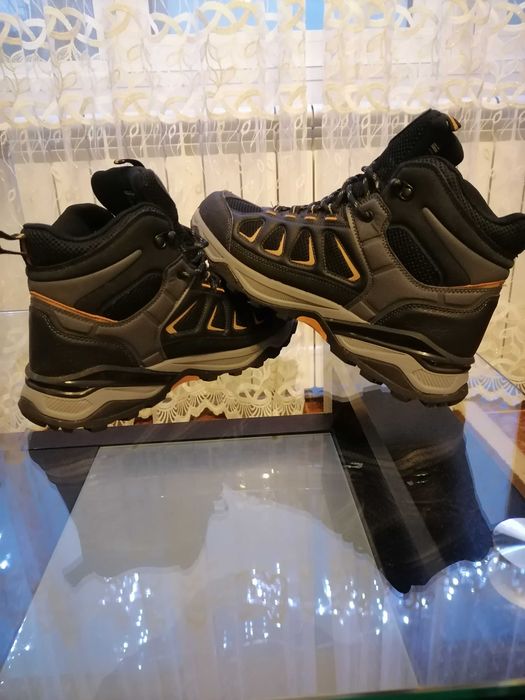 Чисто нови Мъжки туристически обувки водоустойчиви 42 номер