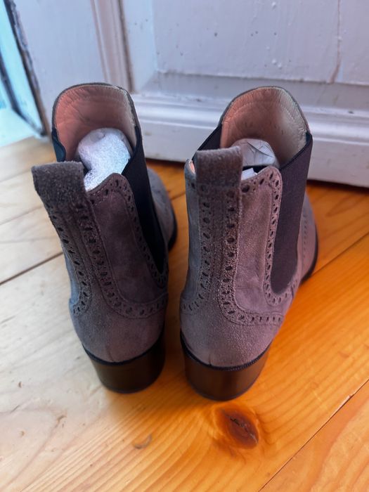 Обувки с висок дебел ток и боти 38н. И нисък ток