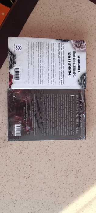 Vând cărți dark romance și thriller