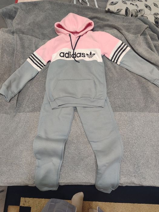 Костюм новый не одевали померли маленький оказался