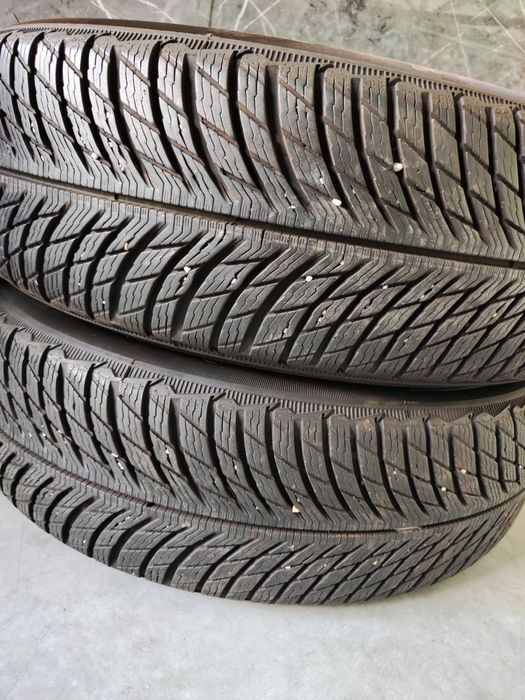 2 бр зимни 215/65/17 Michelin 22г