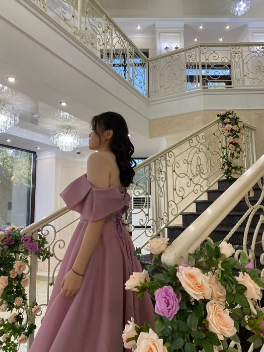 Нежно-розовое платье