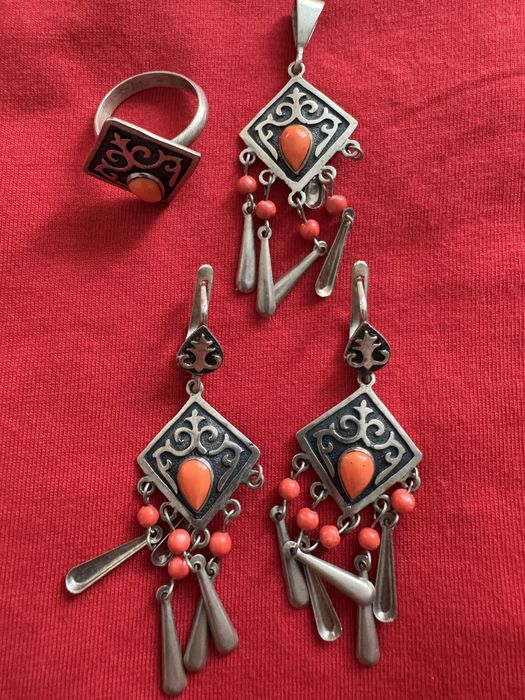 Продам серьги серебряные