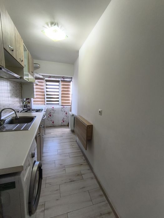 Vând garsonieră Mioveni,etaj intermediar, renovată total