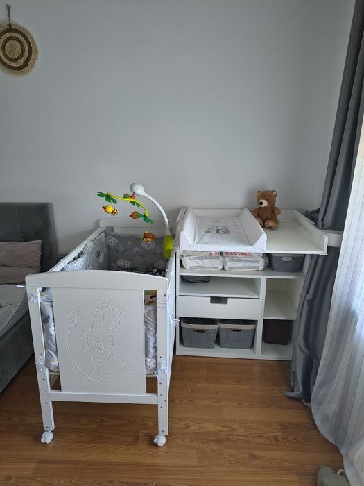 Pătuț bebe + masa de schimbat scutec ikea