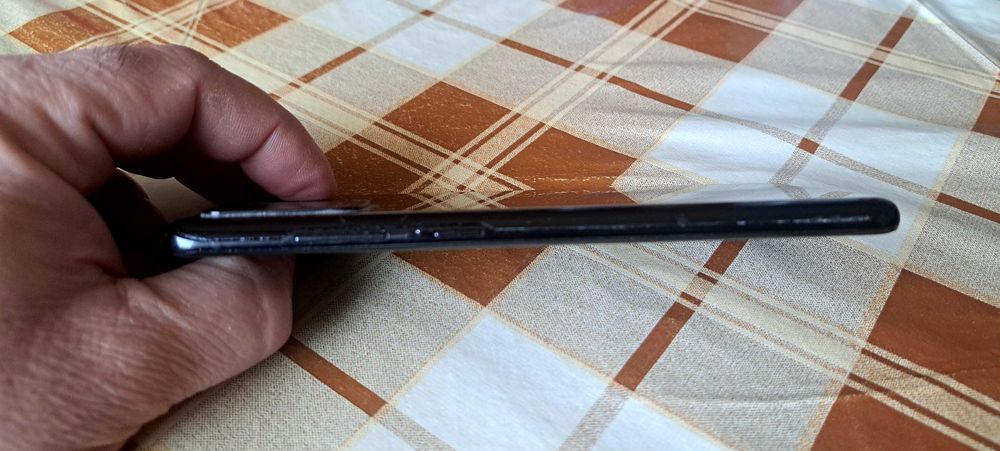 Samsung  galaxy s20 +