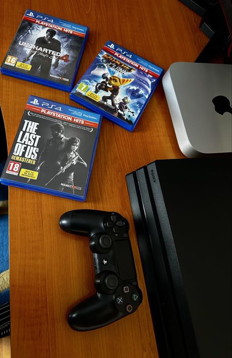 Vand PlayStation 4 PRO + jocuri ps4