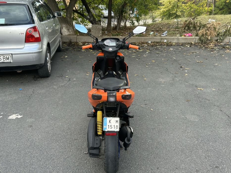 Скутер   Aprilia