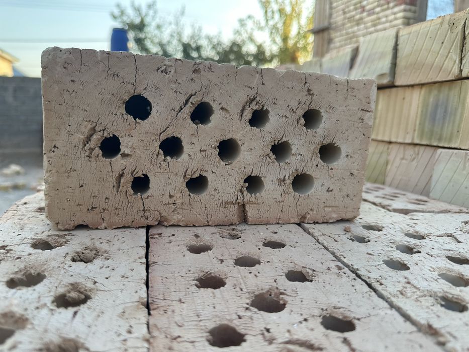Полтарашка кирпич