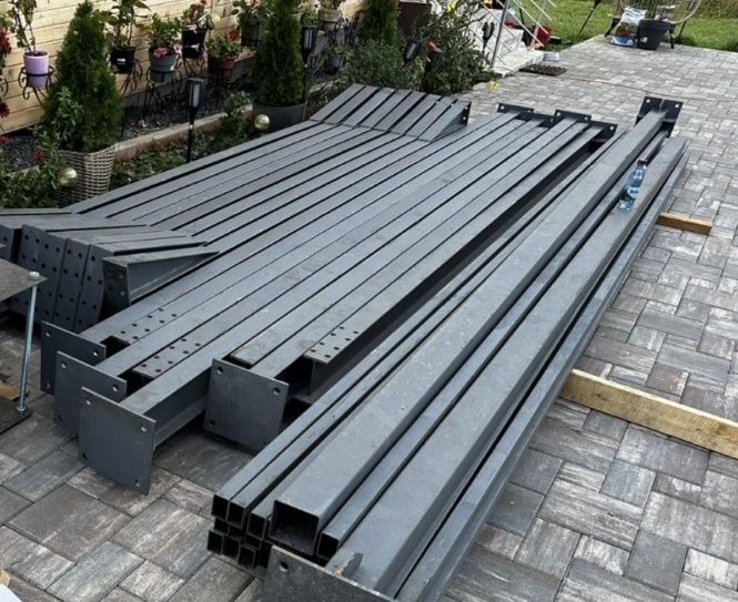 Vând hală metalica