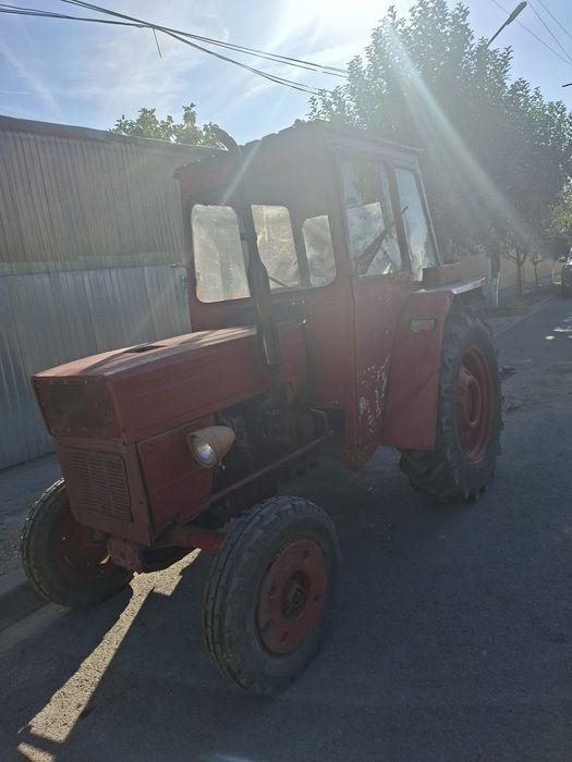Tractor U445 ...