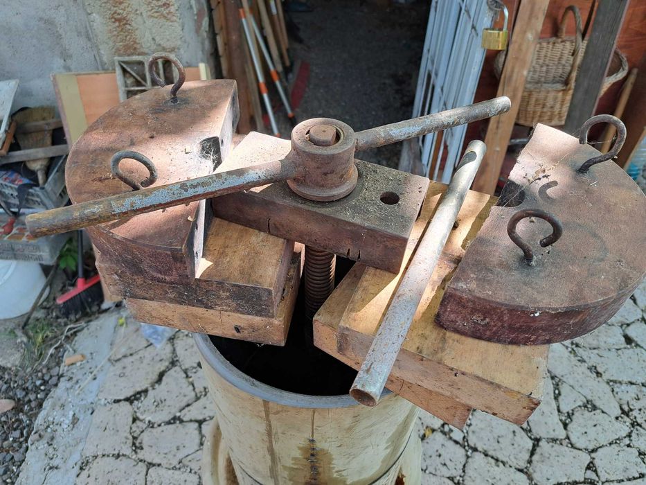 Teasc presă de struguri