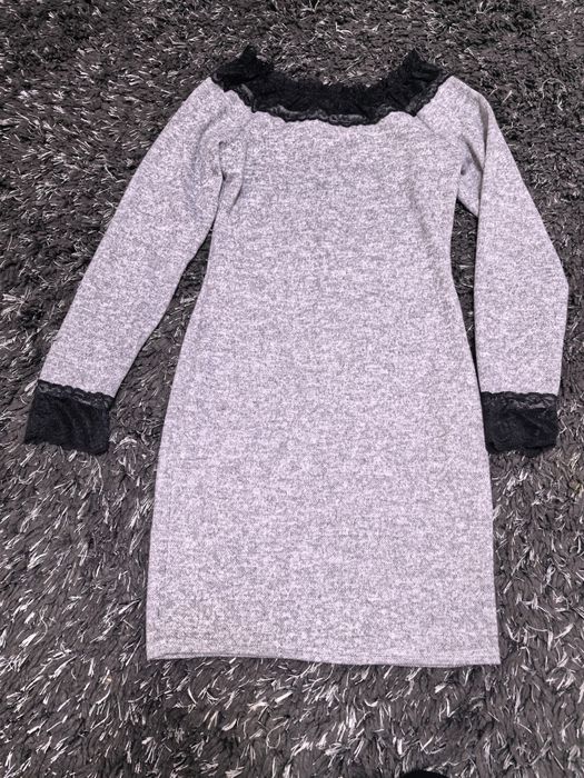 Дамска рокля с паднали рамена