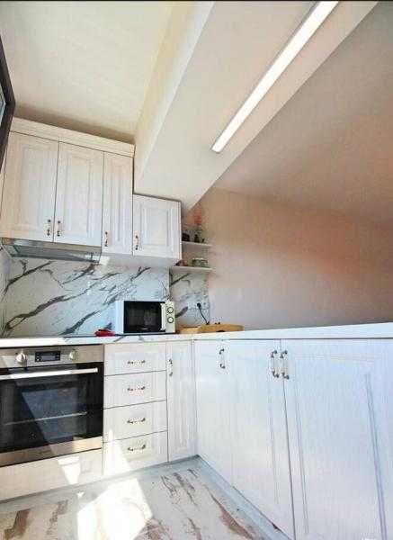 Дава се под наем Тристаен апартамент в Бургас, Славейков - 70 кв.м за 459 € - Снимка #2