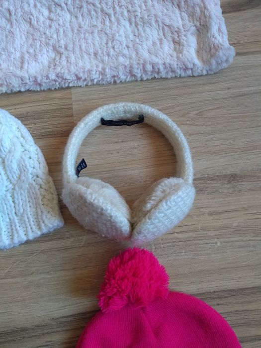 Лот от зимни шапки