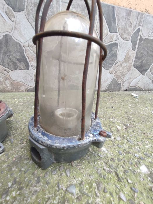 Lămpi industriale romanesti