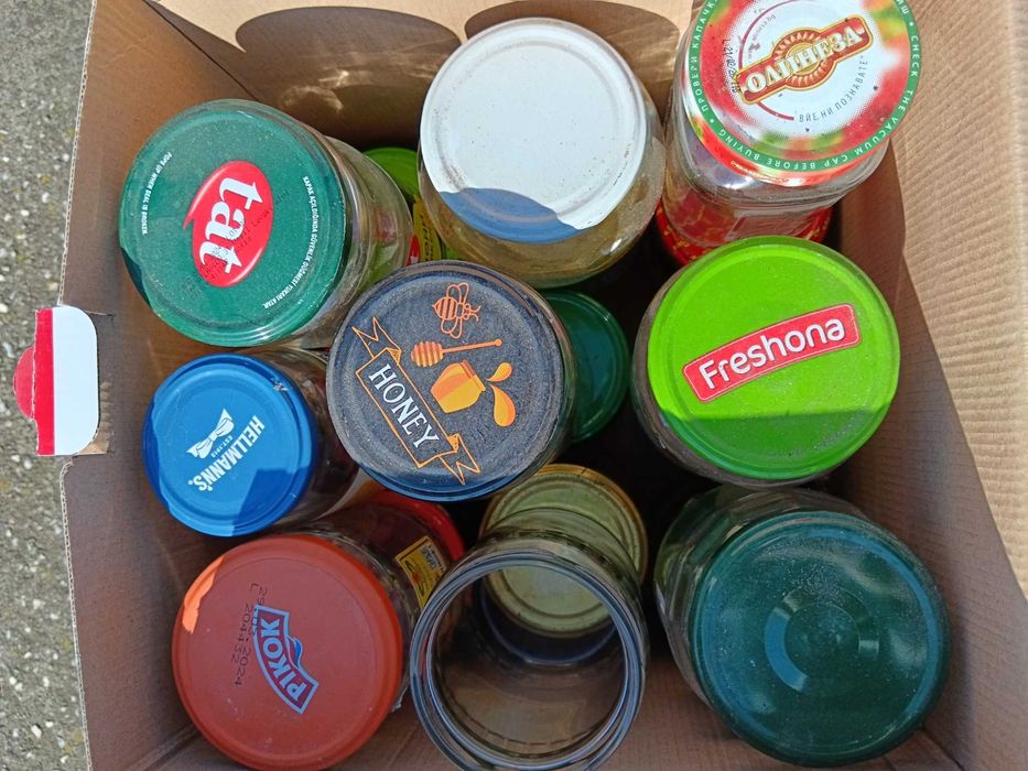 Буркани с винт, различни размери, над 100 бр.