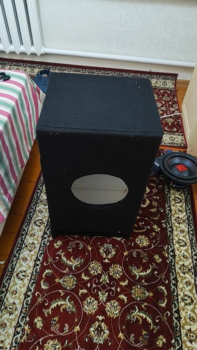 Сабвуфер с коробом и усилителем