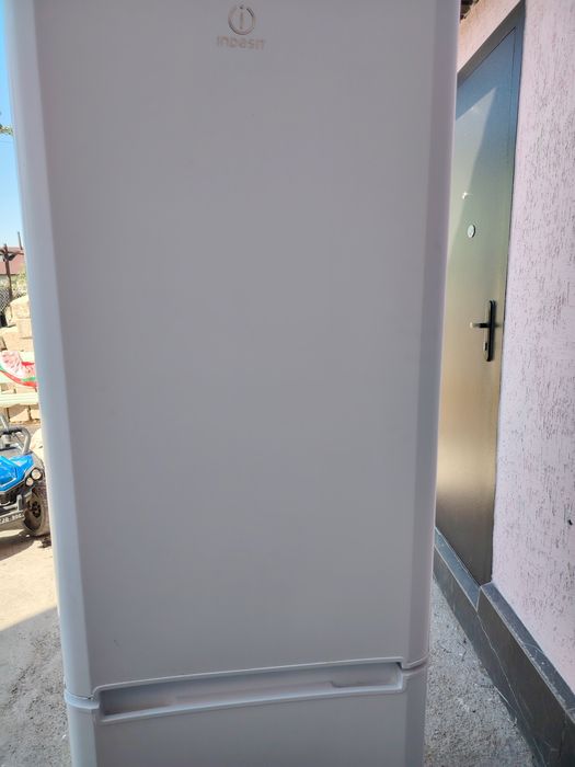 Продам холодильник Indesit