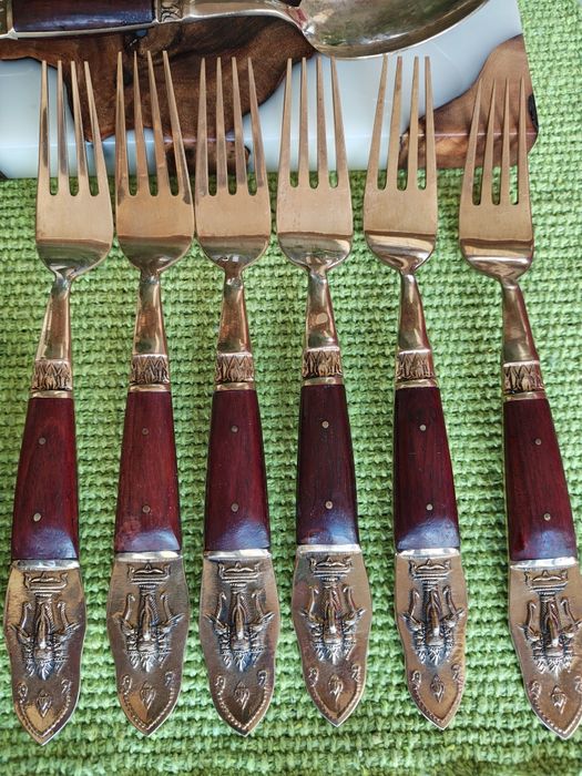 Комплект прибори за хранене от Тайланд.