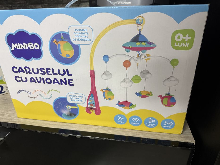 Carusel rotativ cu muzica si lumini pemtru patut