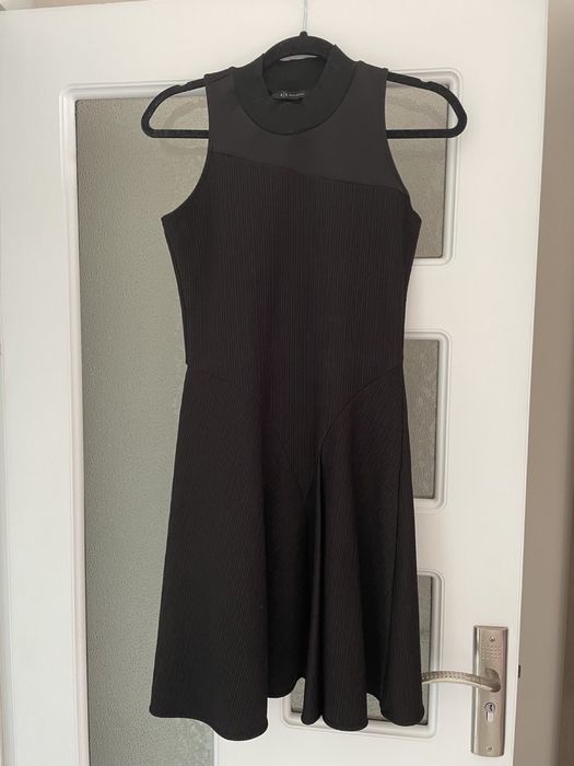 Рокля Armani Exchange в черно