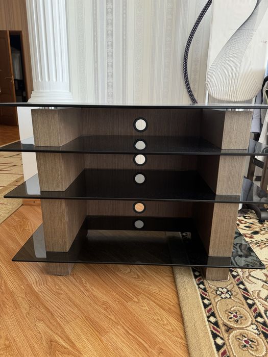 Стеклянная подставка для телевизора