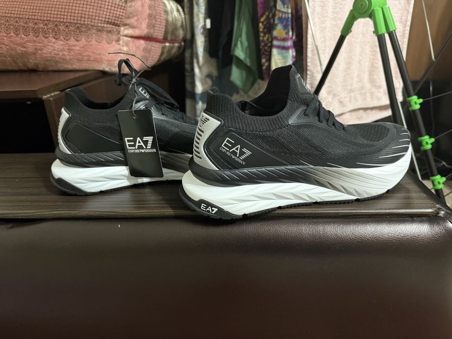 Продам кроссовки. Вьетнам.