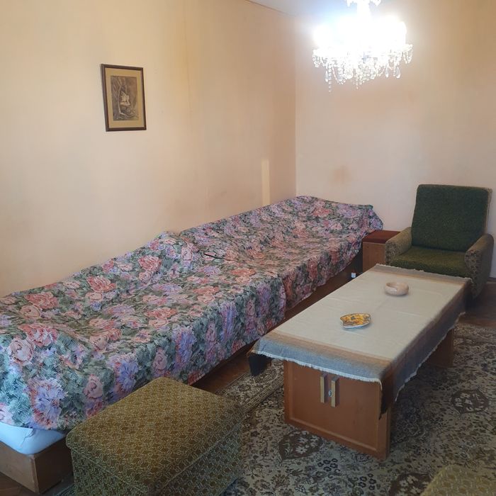 Четиристаен апартамент в кв.Младост 2 близо до ледената пързалка.