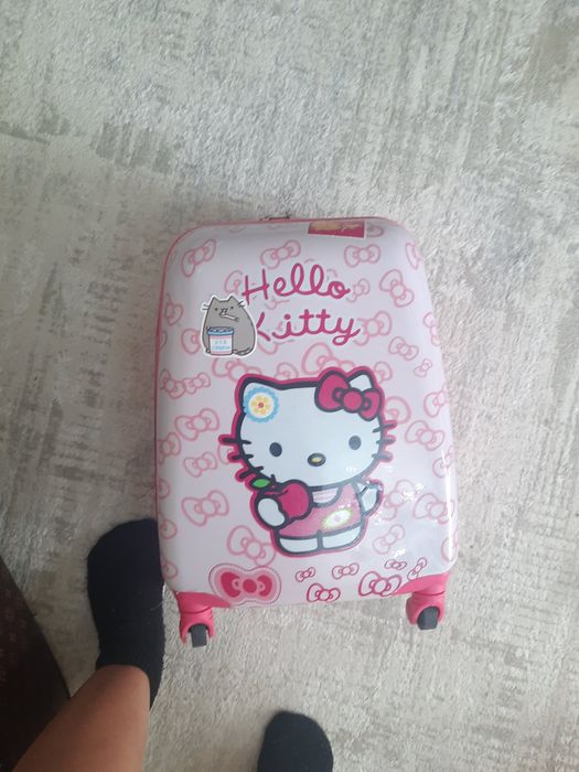 Чемодан   детский  на девочку