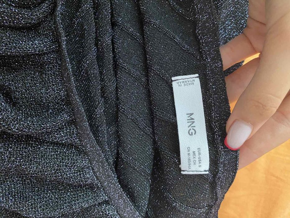 Бляскав топ от MANGO