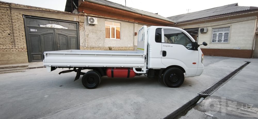Kia bongo sotiladi 2009